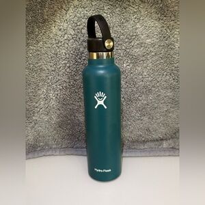 Hydro Flask 24 oz Teal Water Bottle with Black Cap